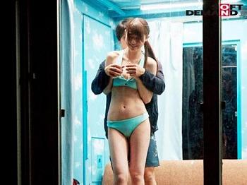 [エロ動画]【中出し】マジックミラー号で豊満な素人女性が！大胆に露出し、快感の表情を見せつけます。