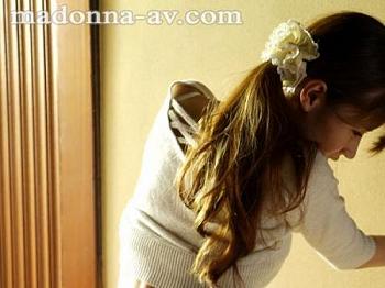 [人妻]義父が息子の妻と禁断の関係に溺れ、彼女の豊満な舌と唾液が絡み合う背徳の夜。禁じられた情事に身を委ね、美しきが快楽の波