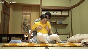 [人妻]ちょっとｗだめよぉｗｗ美熟女マッサージ嬢の豊満おっぱい揉みしだいたらあっという間に発情して咥えてきたｗ