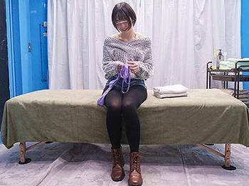 [エロ]【MM号】豊満な胸を持つ大学生が濡れた肌をオイルで滑らせながら激しい挿入で頂点を極めまくる