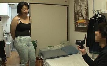 [フェラ]もぉ～ｗこんな身体撮って何が楽しいのよぉ～ｗｗなんていいつつ内心嬉しすぎてぐしょぐしょ！！おちんぽ差し出したらじゅっぼじ